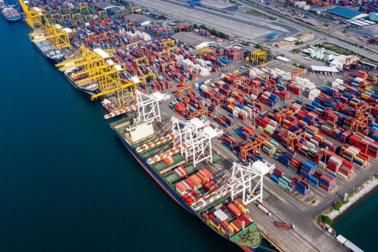 How Admiralty and Maritime Lawyers in Saudi Arabia Handle Salvage and Collision Cases