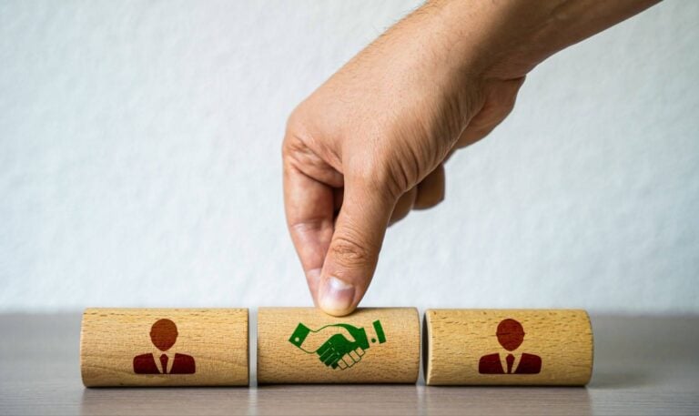 How MultiTier Arbitration Clauses Work in Saudi Commercial Contracts